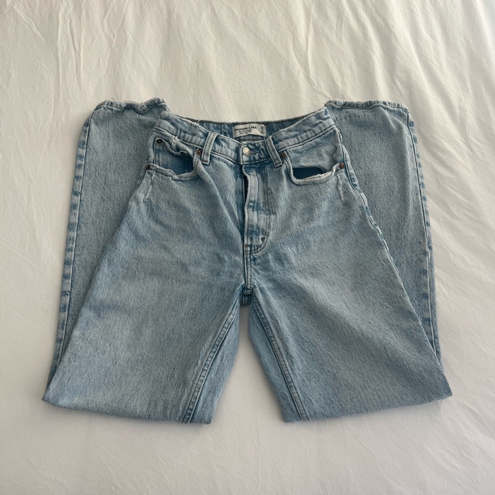 Abercrombie 90’s Straight Ultra High Rise